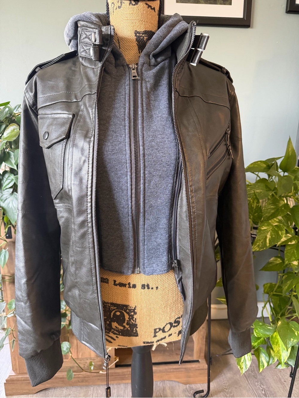 WULFUL Men’s Faux Leather Bomber Jacket. Size S. NWT. - Picture 3 of 5
